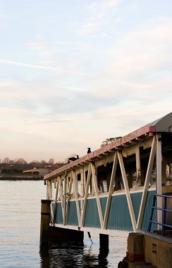 terkedilmiş pier