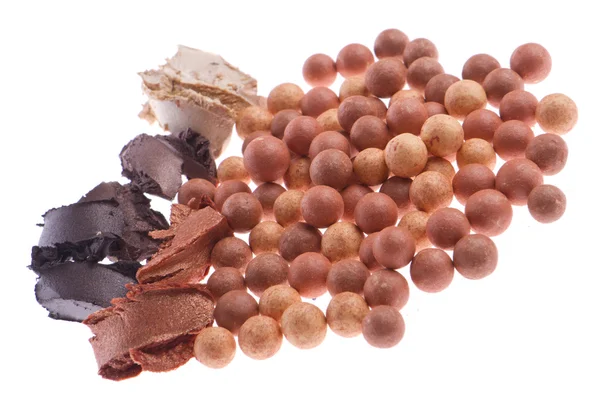 クリーム色のアイシャドウとブロンズの真珠 — ストック写真
