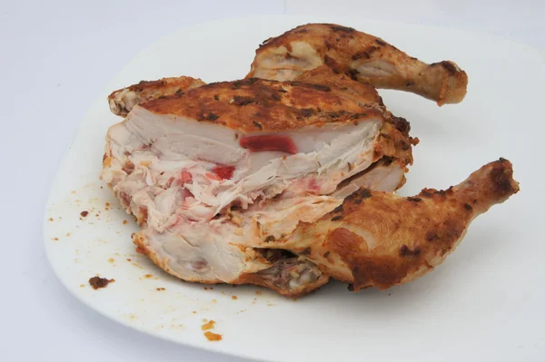 Pollo asado en plato — Foto de Stock