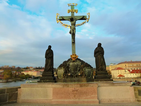 Статуя у Карлова моста — стоковое фото