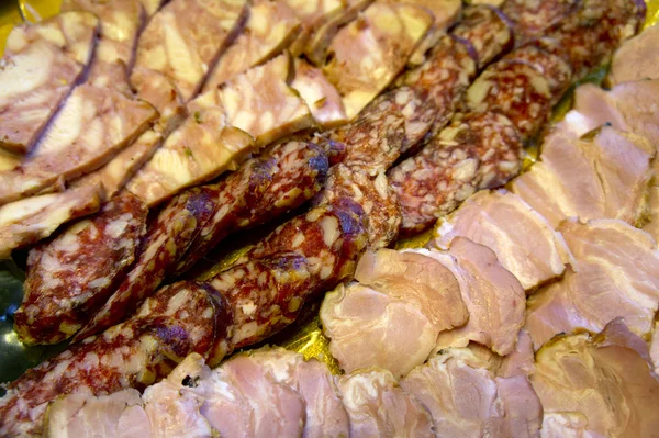 Carne affumicata e salsiccia — Foto Stock