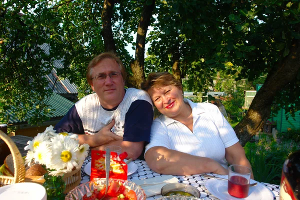 Portrait of couple outdoors — Stock Photo, Image
