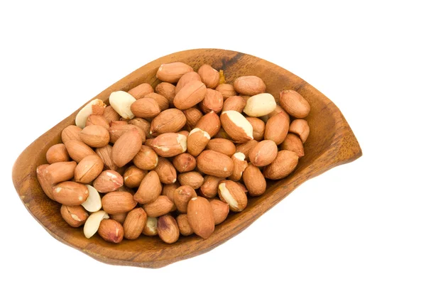 Pečené arašídy na bílém pozadí — Stock fotografie