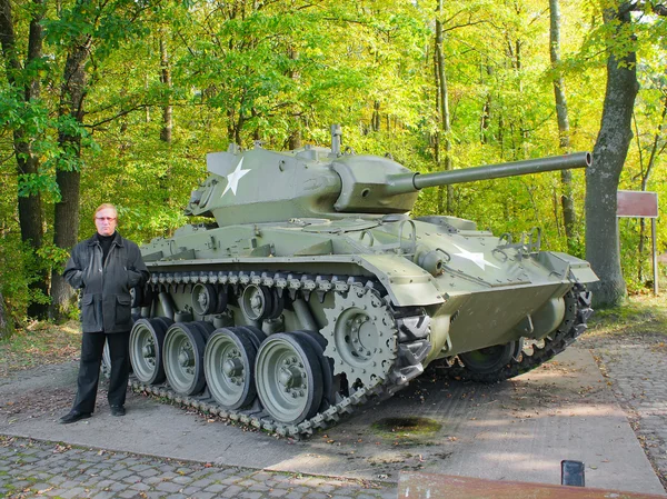 Antiguo tanque de la Segunda Guerra Mundial con estrella militar estadounidense en el frente —  Fotos de Stock