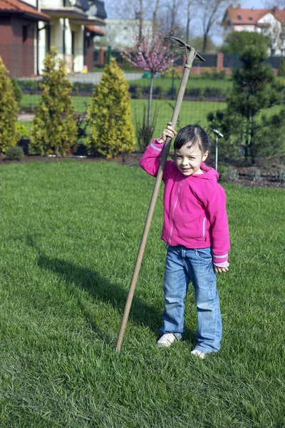 Kind im Garten — Stockfoto