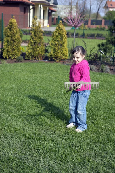 Bahçedeki çocuk — Stok fotoğraf