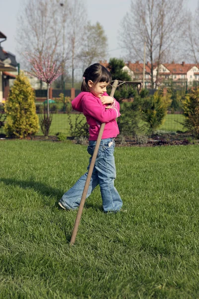 Dziecko w ogrodzie — Zdjęcie stockowe