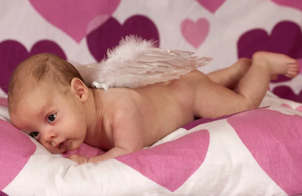 天使の羽と赤ちゃん — ストック写真