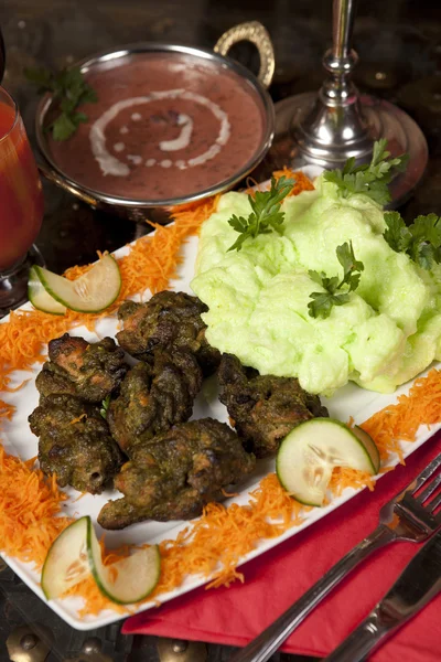 Indiase kerrie maaltijd eten — Stockfoto