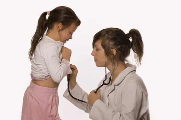 Doctor examining little girl — Stock Photo, Image