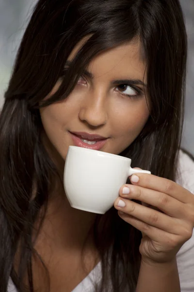 Bir fincan kahveli kadın. — Stok fotoğraf