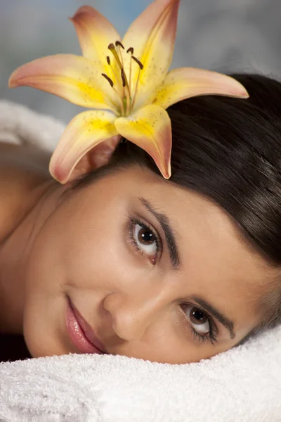 Beautiful lady in spa salon — Stock Photo, Image