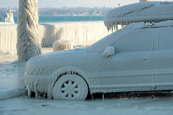 Frozen car, Versoix, Швейцария — стоковое фото