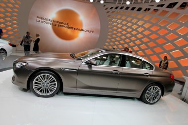 kahverengi bmw gran coupe 6 serisi