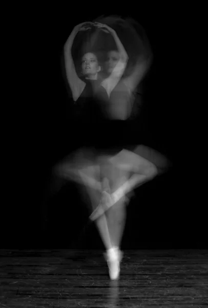 Girando bailarina — Fotografia de Stock