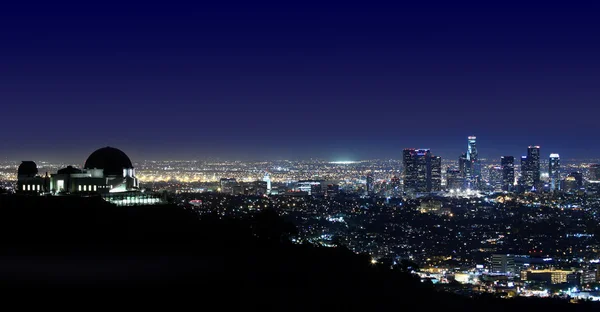 Los Ángeles sobre Observatorio griffith los Ángeles, california — Foto de Stock