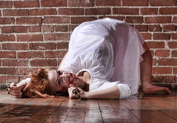 Horror témájú kép-val vérzés Freightened nő — Stock Fotó
