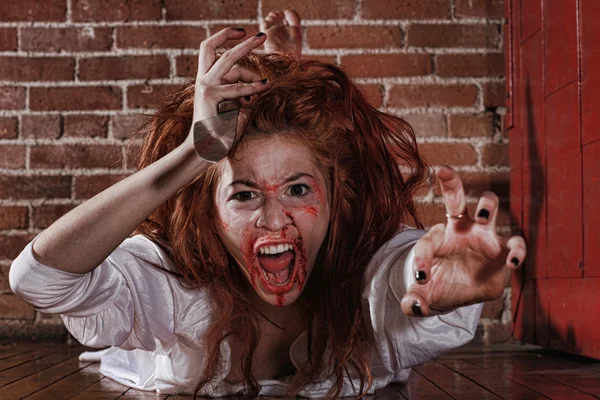 Horror Themed Image With Bleeding Freightened Woman — Stock Photo, Image