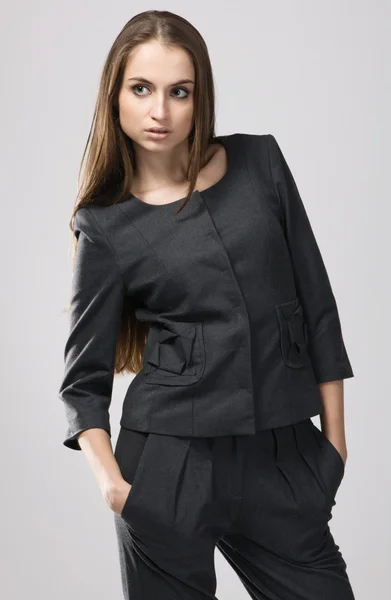 Modello di moda in abiti da lavoro rigorosi — Foto Stock