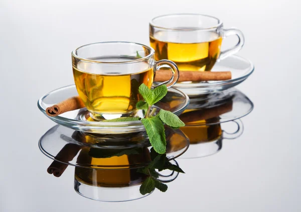 Tea cup with fresh mint leaves — Stock Photo, Image
