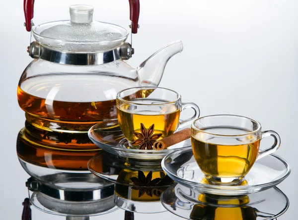 Çay bardağı taze nane yaprakları ile — Stok fotoğraf