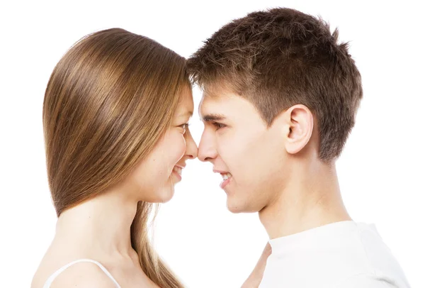 Casal jovem isolado no fundo branco — Fotografia de Stock