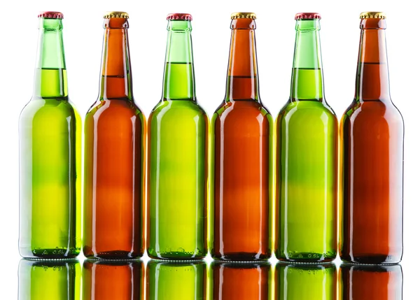 Fehér alapon izolált sörösüvegek — Stock Fotó
