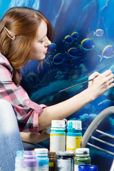 Painter at work, painting a home interior — Stock Photo, Image