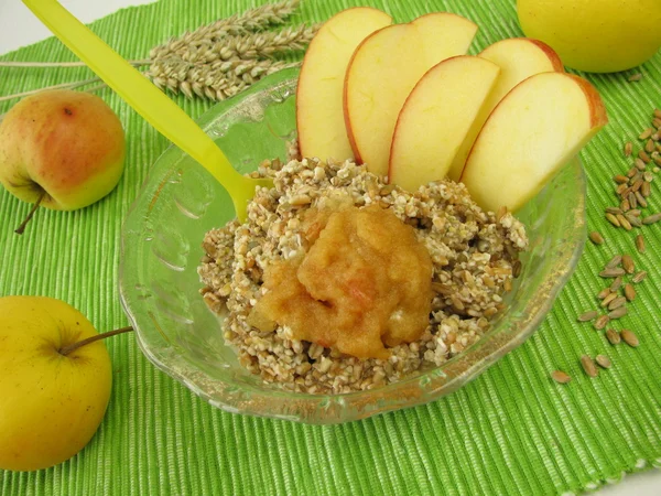 Fresh grain muesli with apple — Zdjęcie stockowe