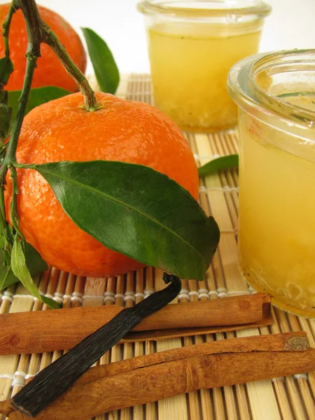 Mandarin jam with vanilla and cinnamon — Stock Photo, Image