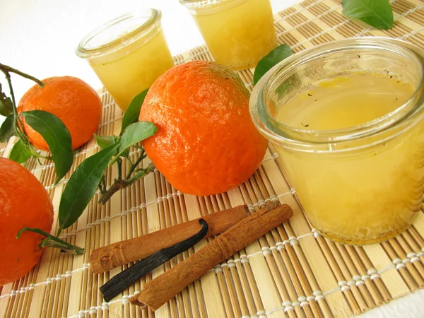 Mandarin jam with vanilla and cinnamon — Stock Photo, Image