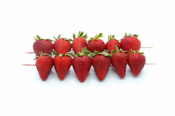 Spieße mit Erdbeeren — Stockfoto