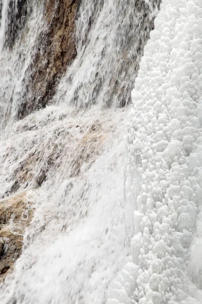 Vattenfall i vinter — Stockfoto