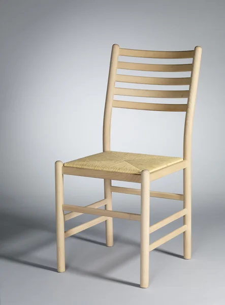 白い木製の椅子 ストック画像