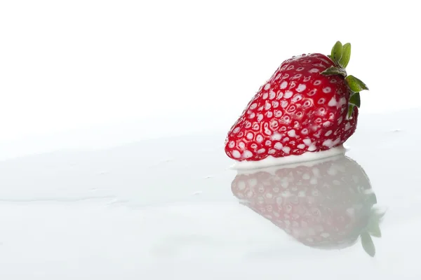 Strawberries in milk — Stock Photo, Image
