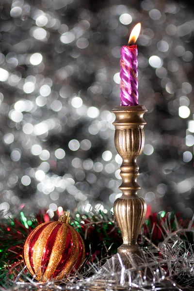 Kožešina strom koule a svíčka — Stock fotografie