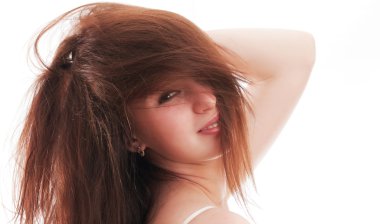 tousled saçlı güzel kız