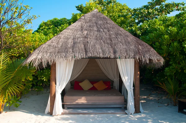 Pláž cabana na maledivském ostrově — Stock fotografie