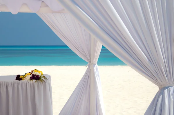 Sahilde düğünbruiloft op het strand — Stockfoto