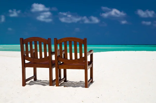 Pair of chairs on a tropical beach — Stock Photo, Image