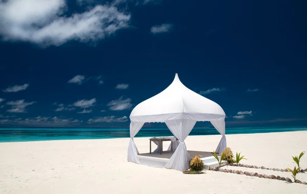 Svatební pavilon na pláži — Stock fotografie