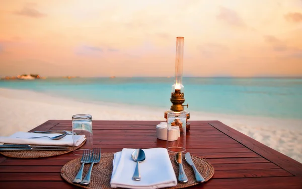 Diner bij kaarslicht op het strand Rechtenvrije Stockfoto's