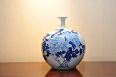 Chinese antique vase clipart