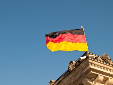 Alman bayrağı Reichstag bundestag üzerinde uçan