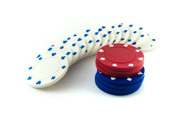 Red White e Blue Poker Chips su sfondo bianco — Foto Stock