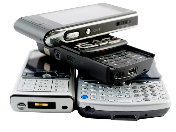 Stack av flera moderna mobiltelefoner — Stockfoto