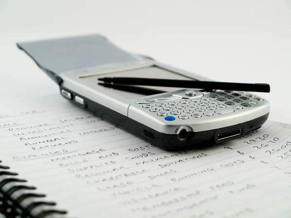 PDA kalemi ile'deki modern mobil cep — Stok fotoğraf