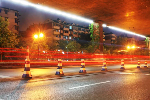 Widok miejskiej nocy ruchu — Zdjęcie stockowe
