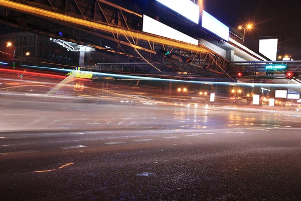 Blick auf den städtischen Nachtverkehr — Stockfoto