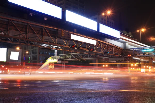 Traffici notturni urbani vista — Foto Stock